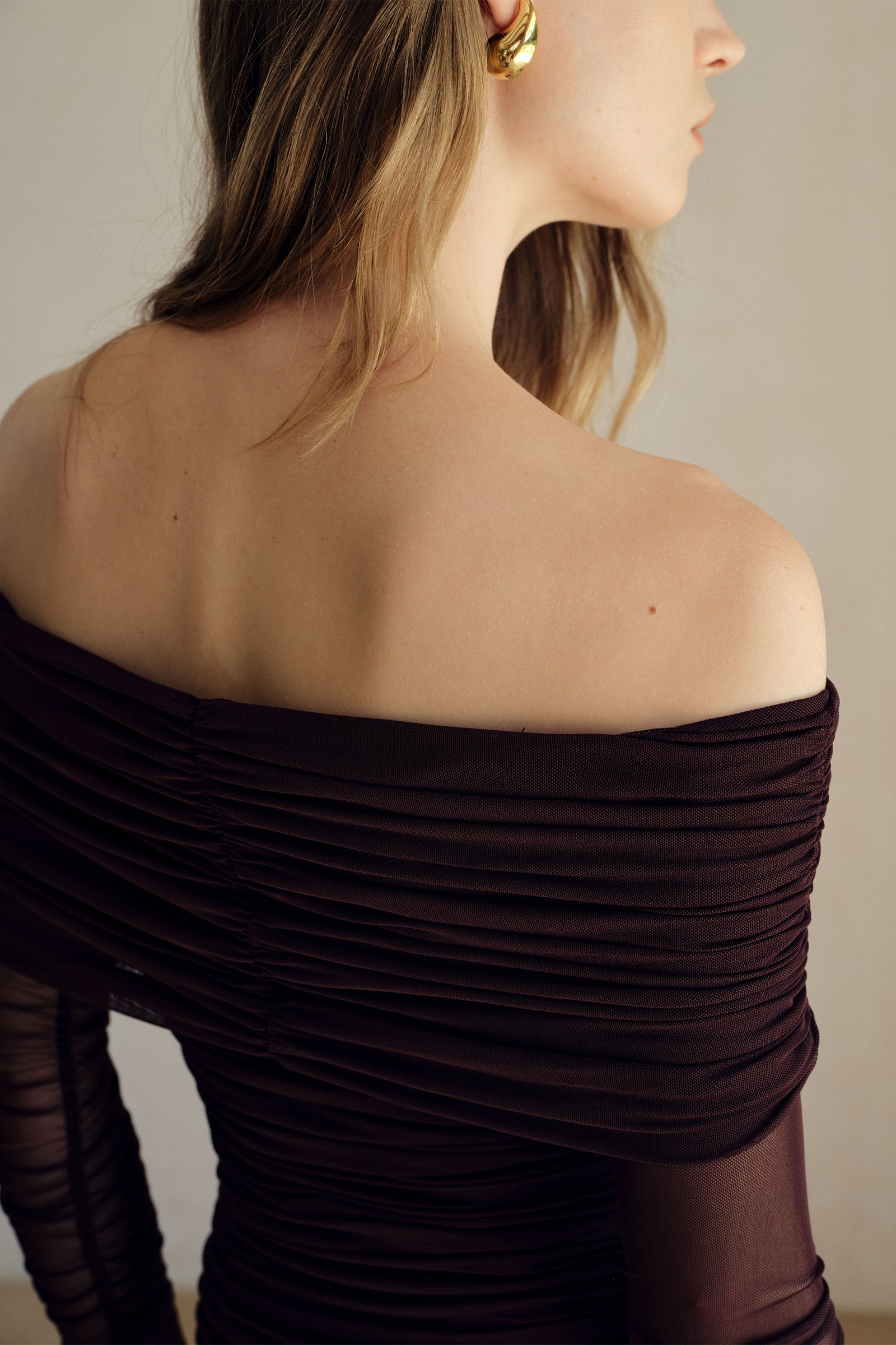 Bailey Mesh Ruched Off Shoulder Top (Ganache)