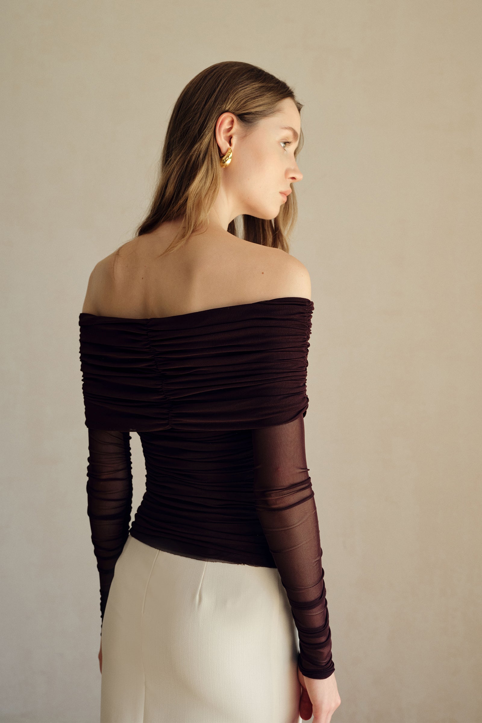 Bailey Mesh Ruched Off Shoulder Top (Ganache)