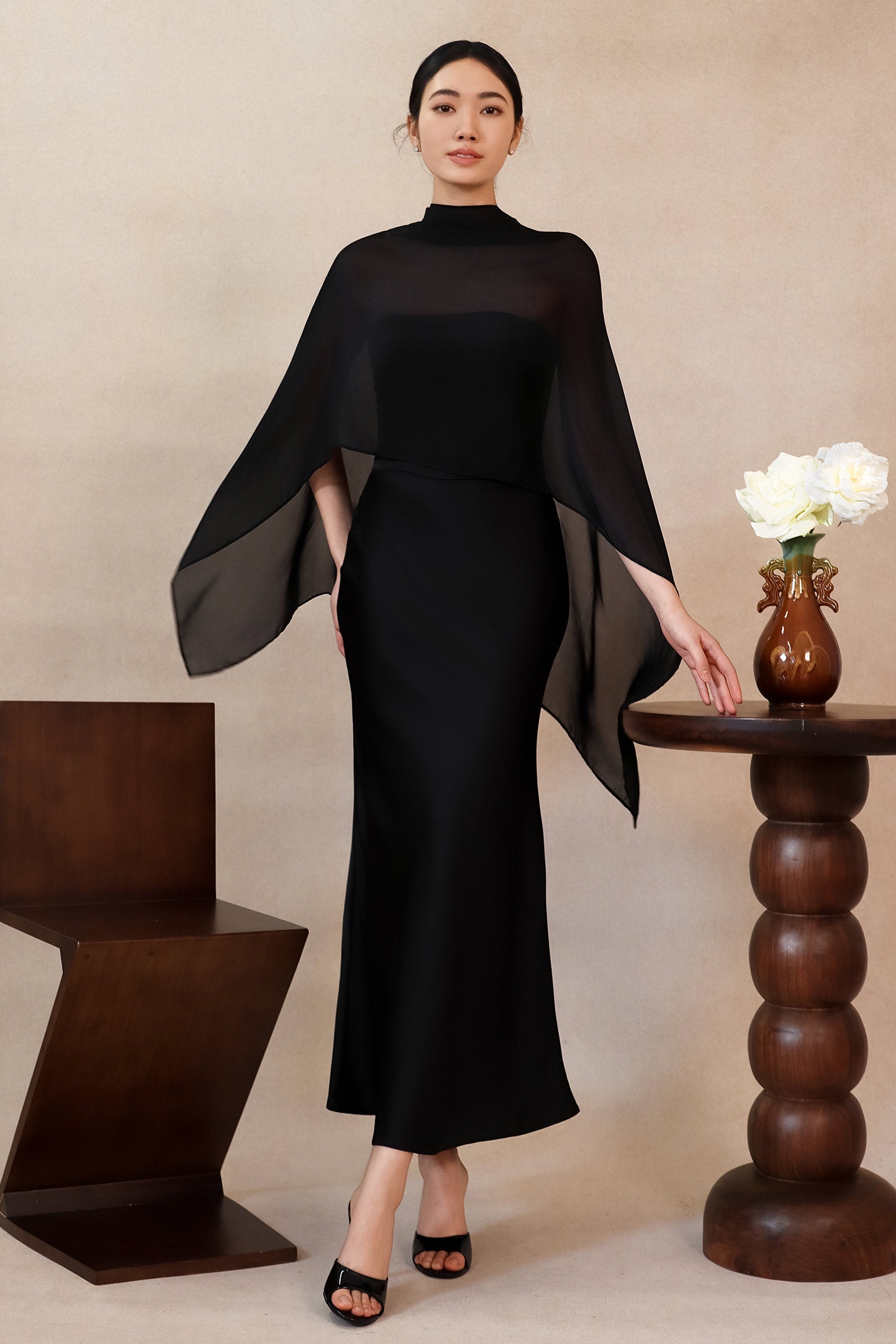 Elaris Multiway Silk Cape (Black) (NON RETURNABLE)