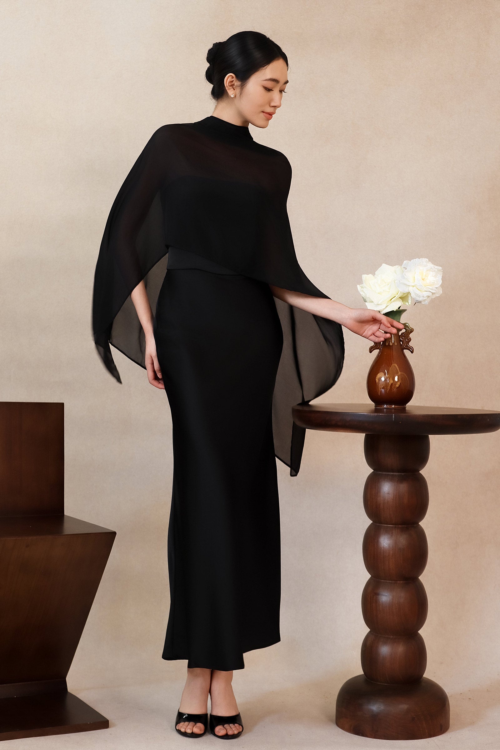 Elaris Multiway Silk Cape (Black) (NON RETURNABLE)