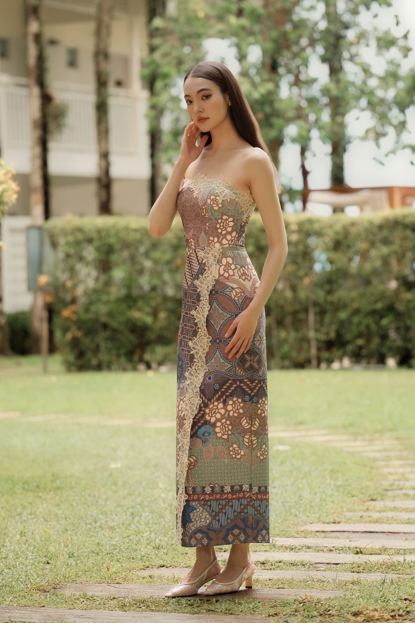 BACKORDER  The Soleil Batik Kebaya Set