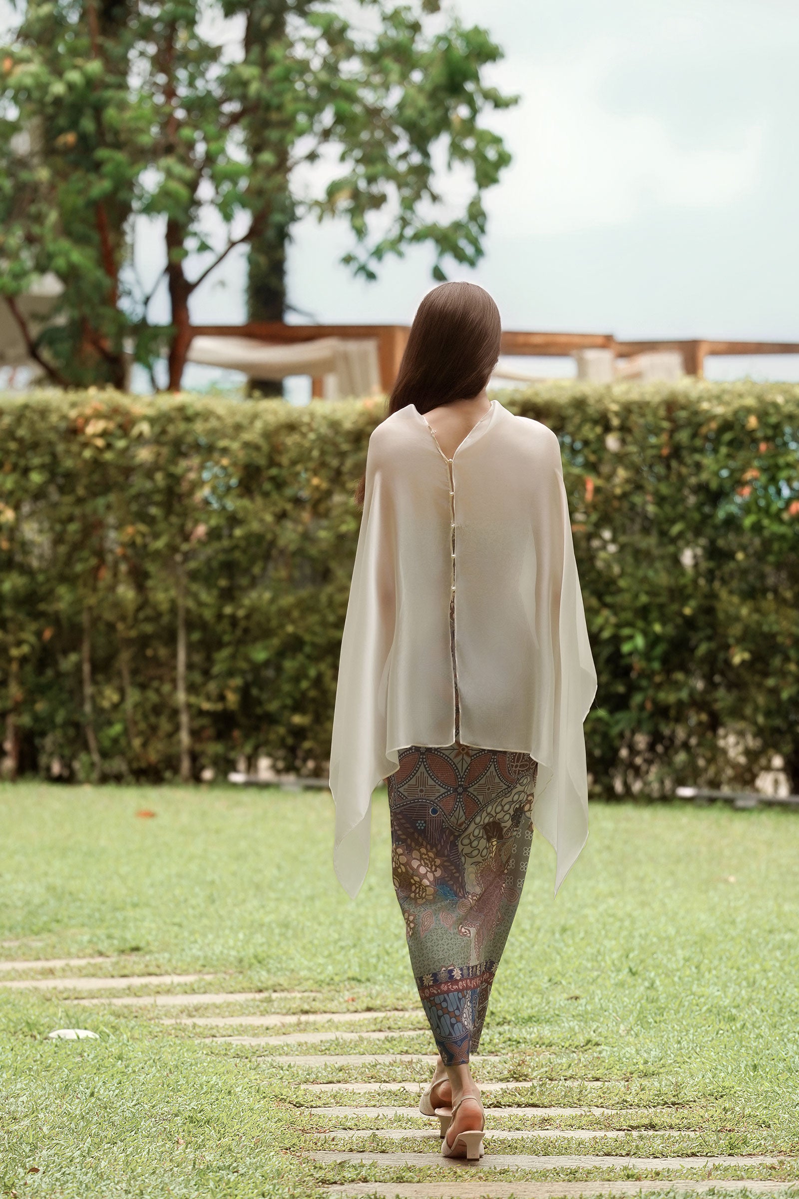 BACKORDER Casa Multiway Cape (Cream)