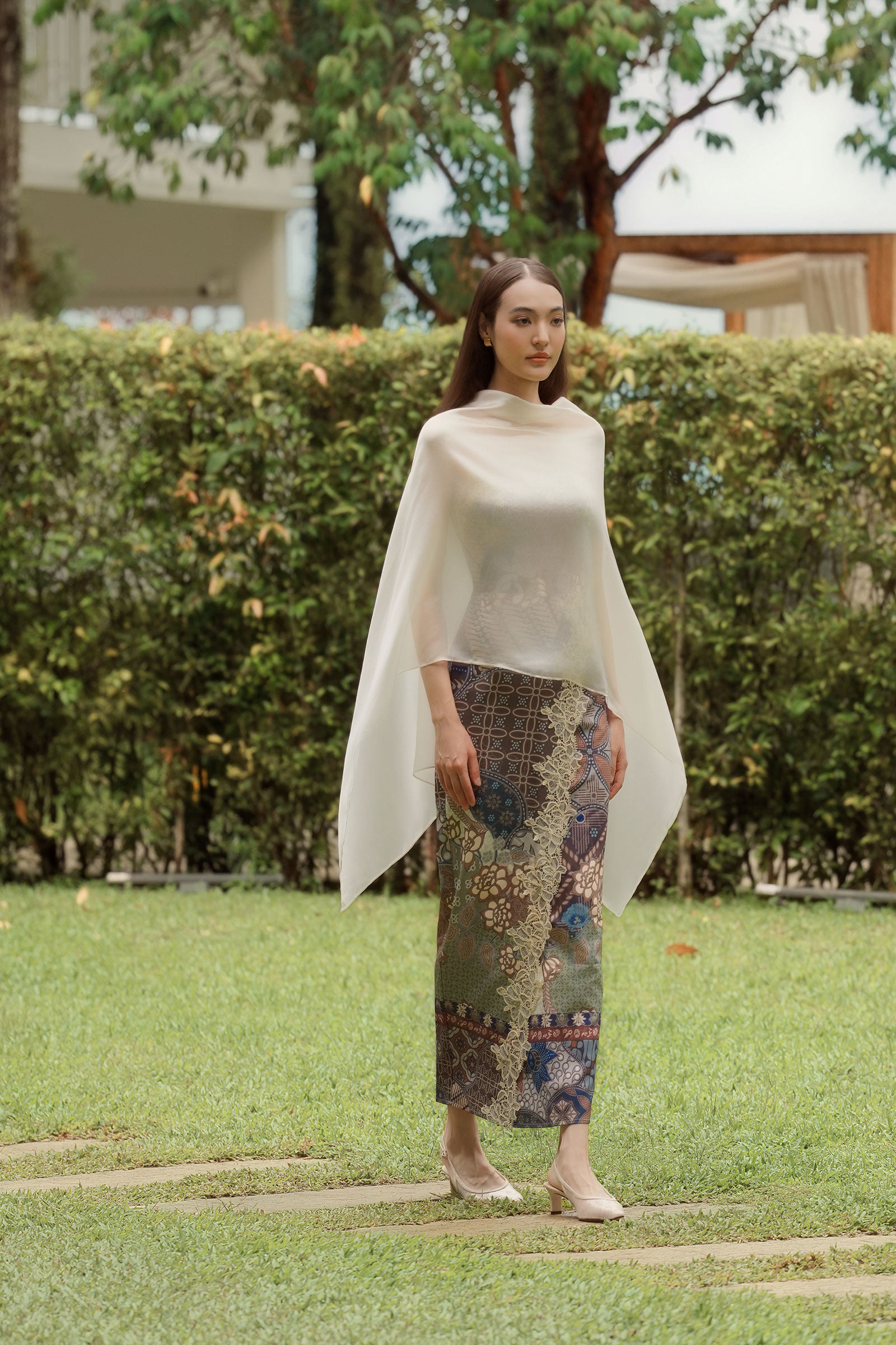 BACKORDER Casa Multiway Cape (Cream)