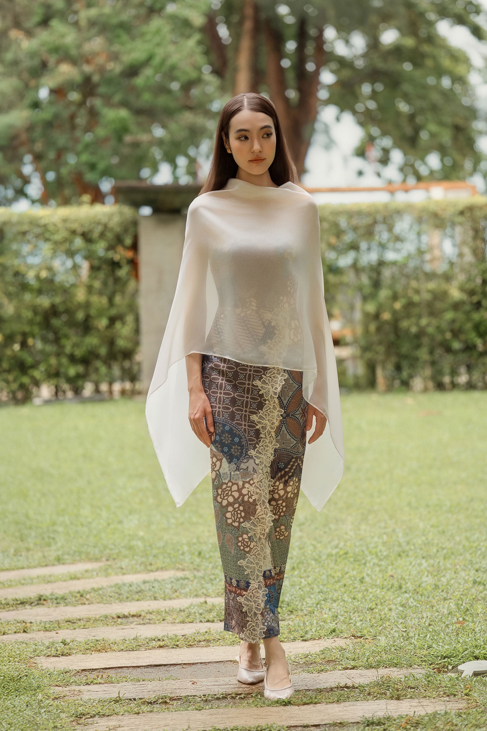 BACKORDER Casa Multiway Cape (Cream)