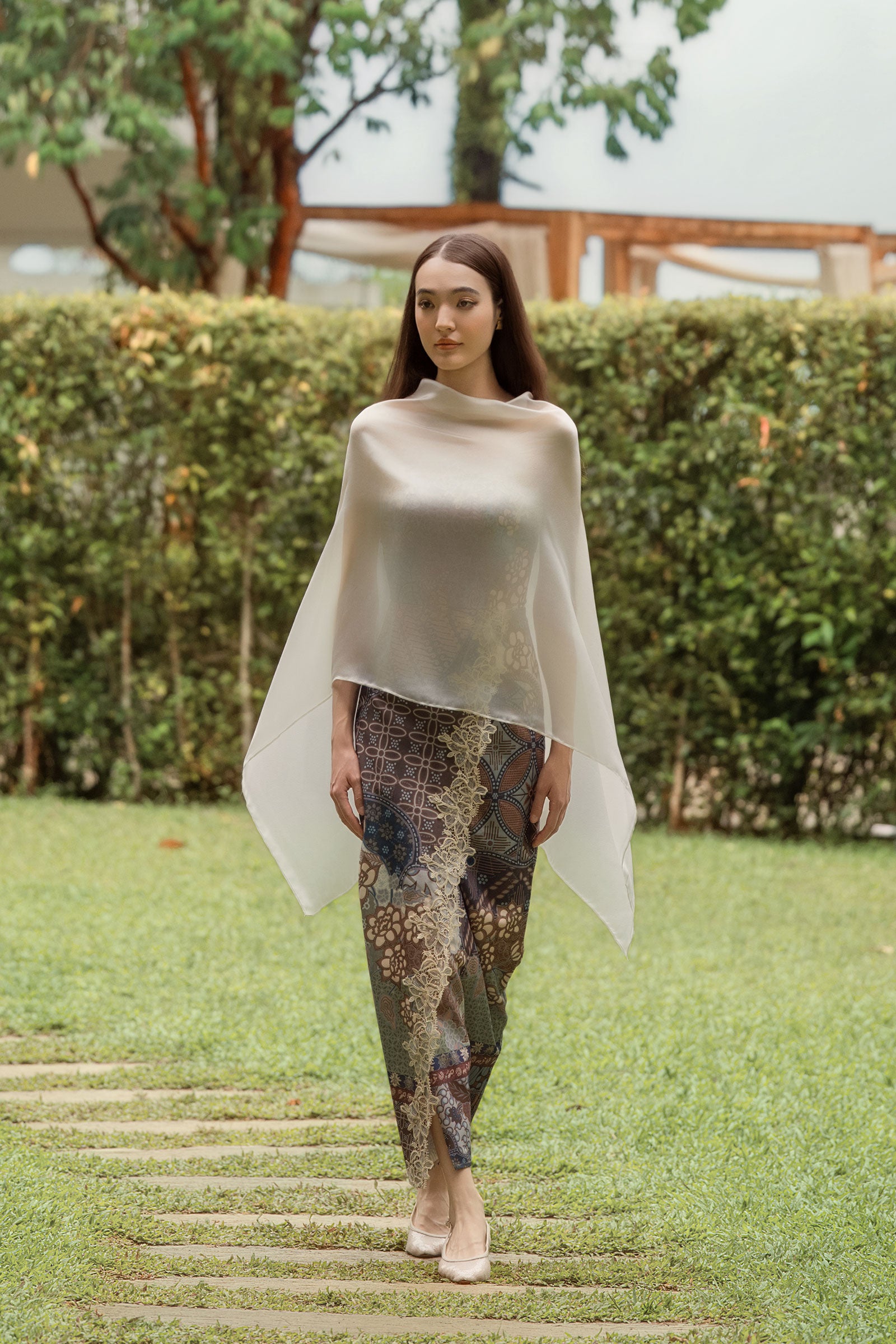 BACKORDER Casa Multiway Cape (Cream)
