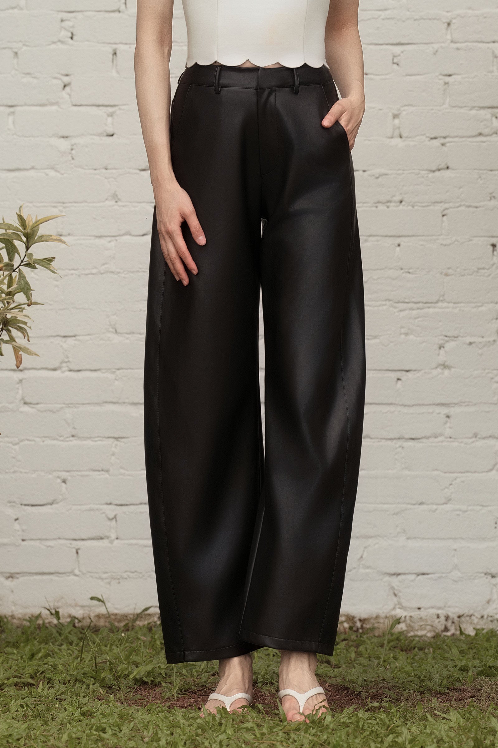 Aria Barrel Pants (Black)