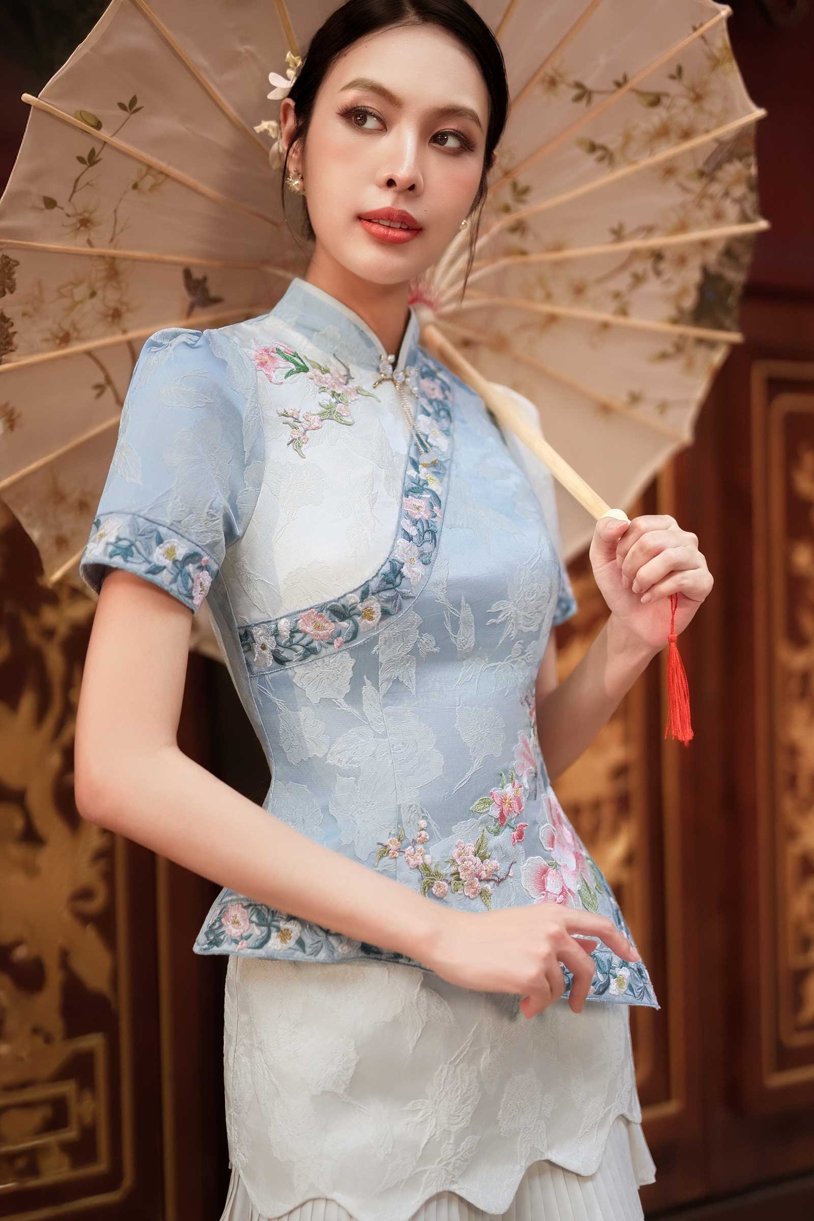 BACKORDER Qinghua Peony Qipao Top (Baby Blue)