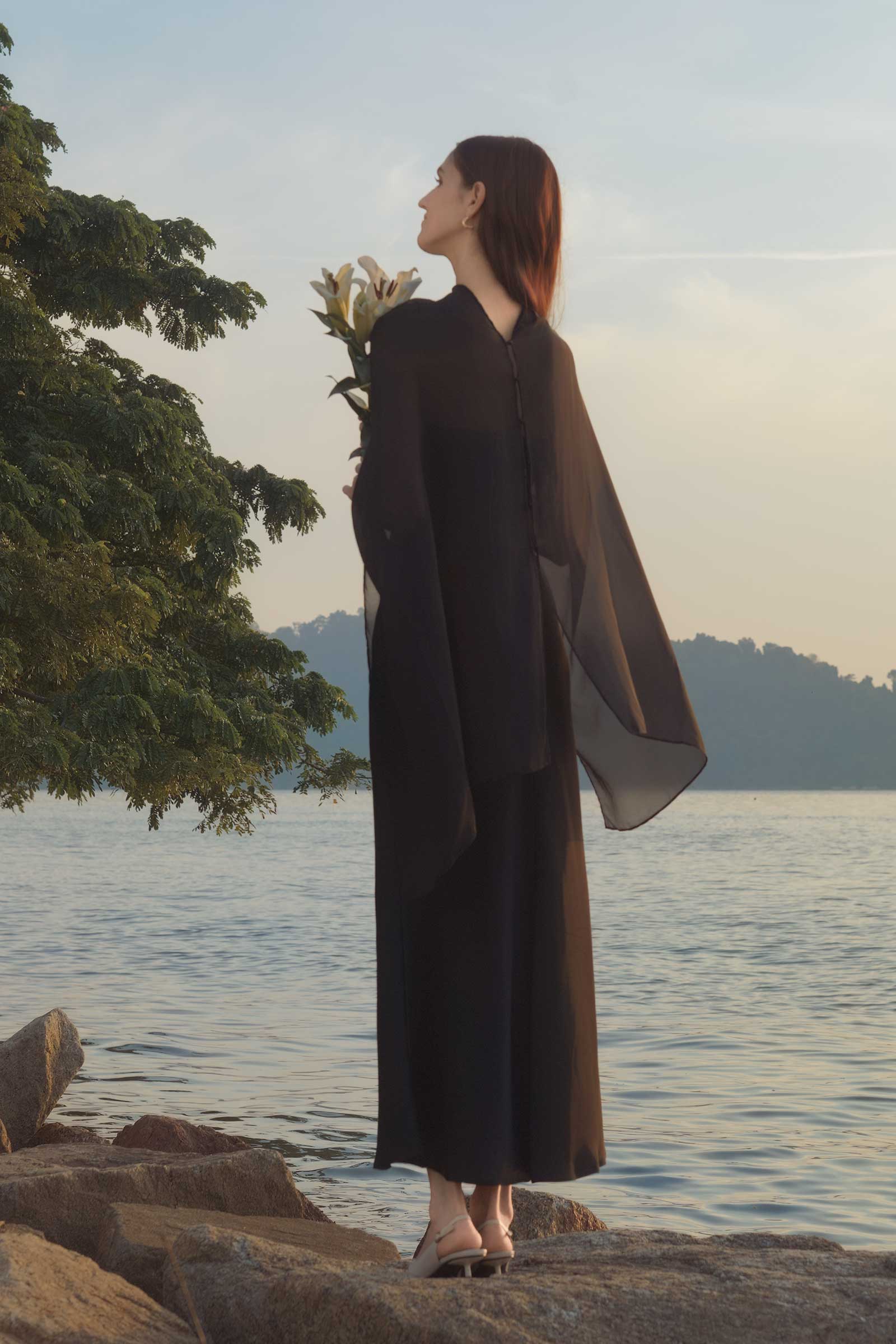 Elaris Multiway Silk Cape (Black) (NON RETURNABLE)