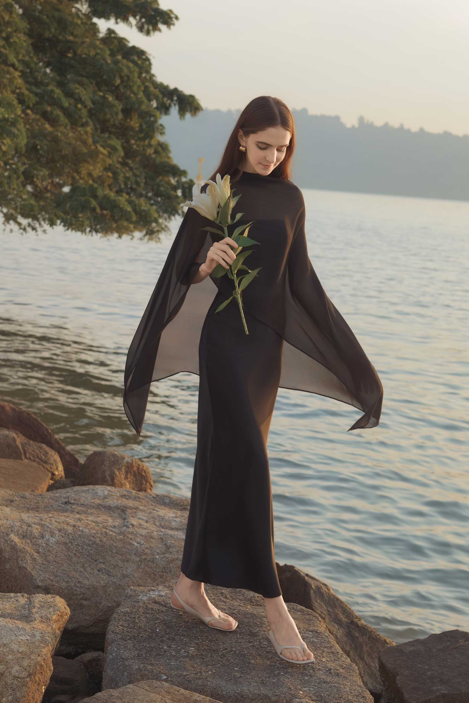 Elaris Multiway Silk Cape (Black) (NON RETURNABLE)