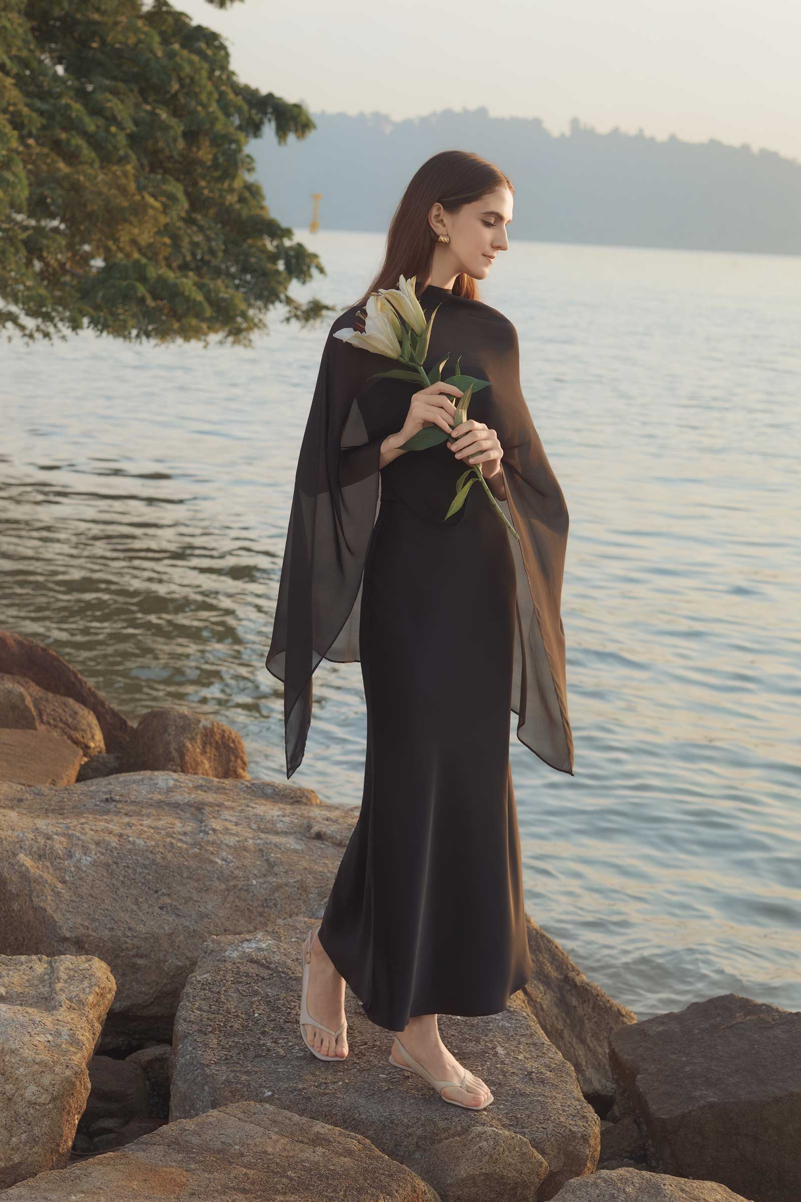 Elaris Multiway Silk Cape (Black) (NON RETURNABLE)