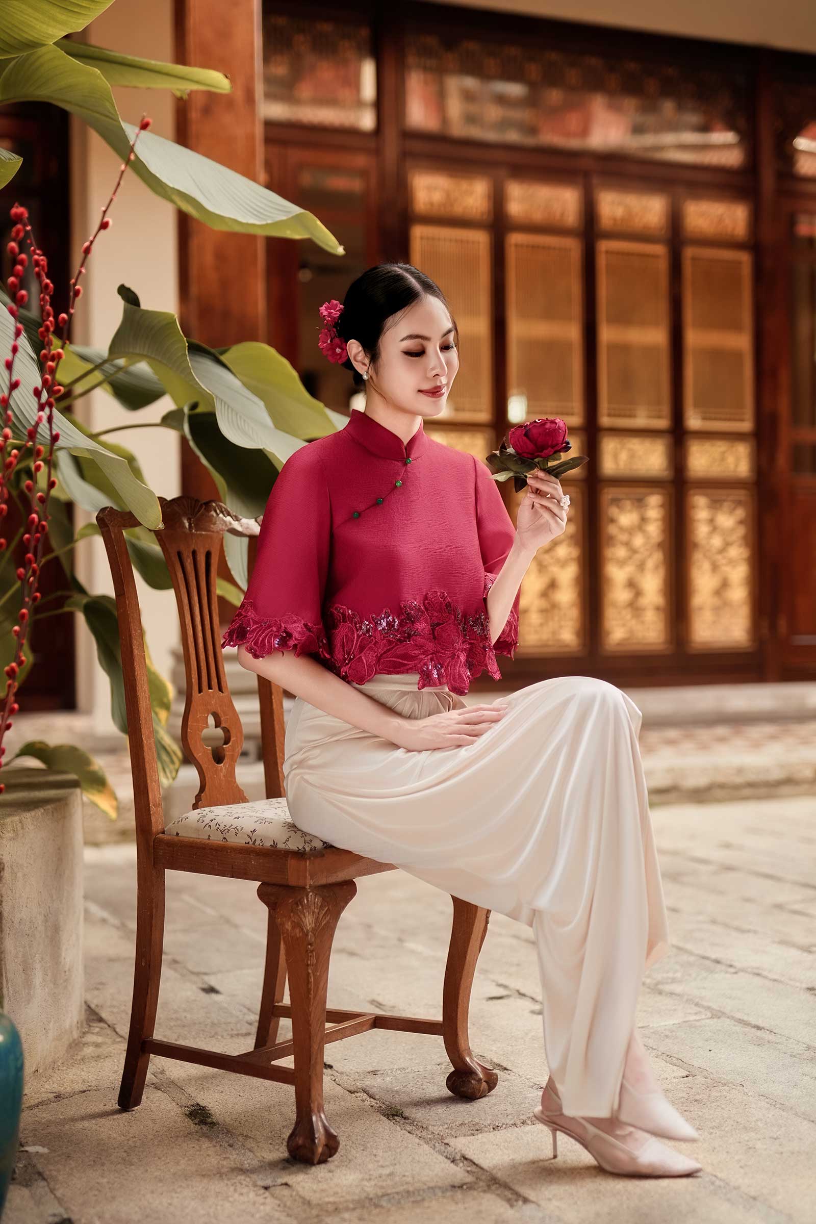 Serena Hibiscus Qipao Top (Ruby Red)