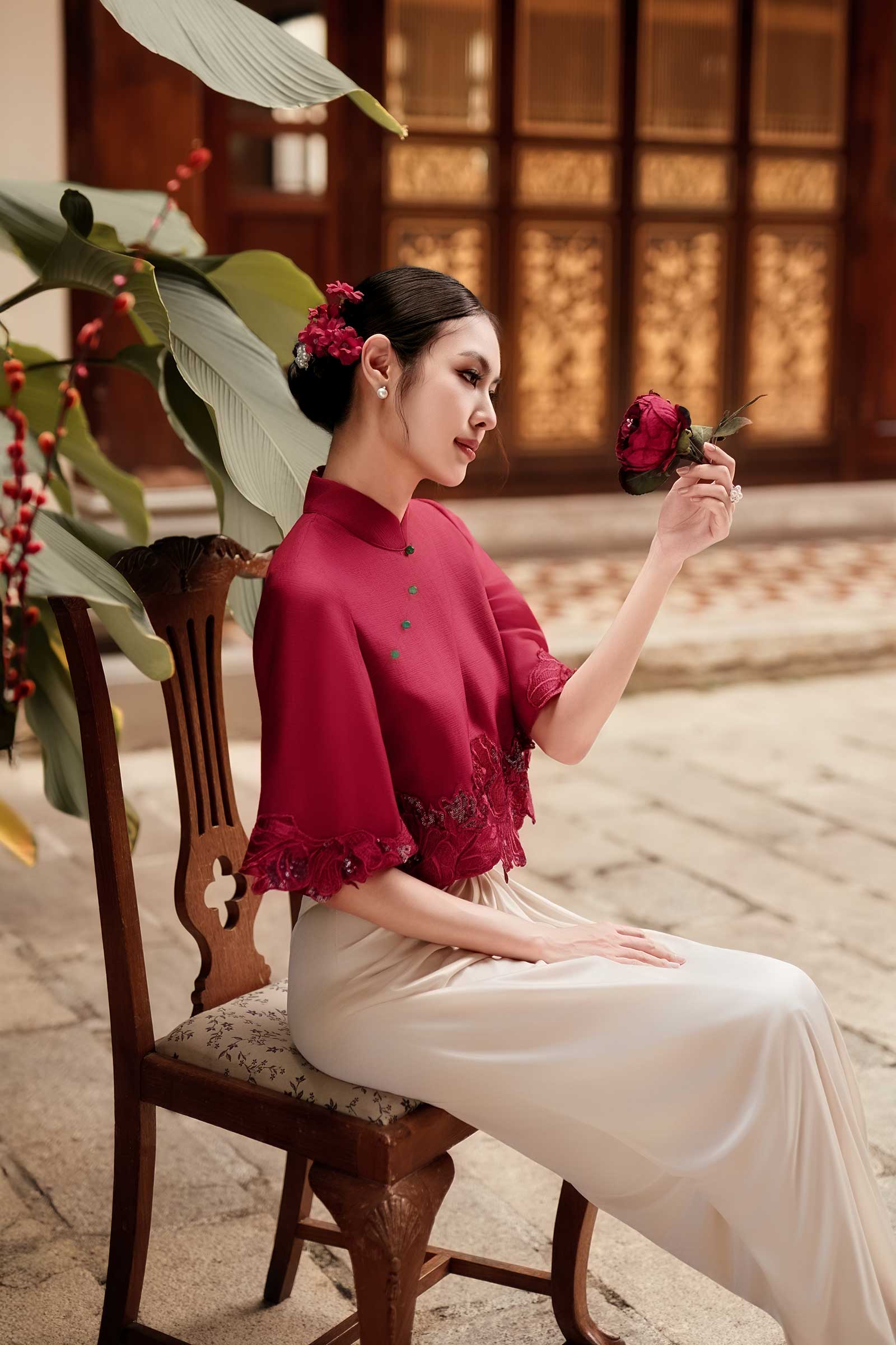 Serena Hibiscus Qipao Top (Ruby Red)