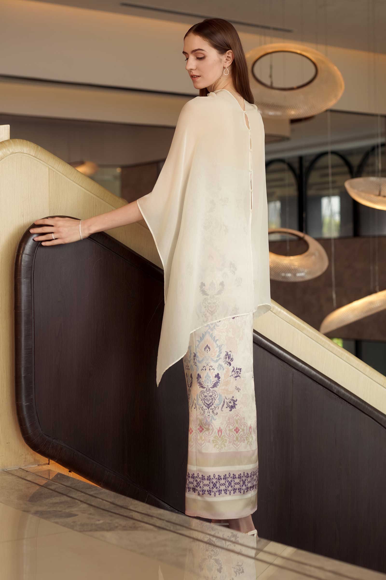 Elaris Multiway Silk Cape (Cream) (NON RETURNABLE)