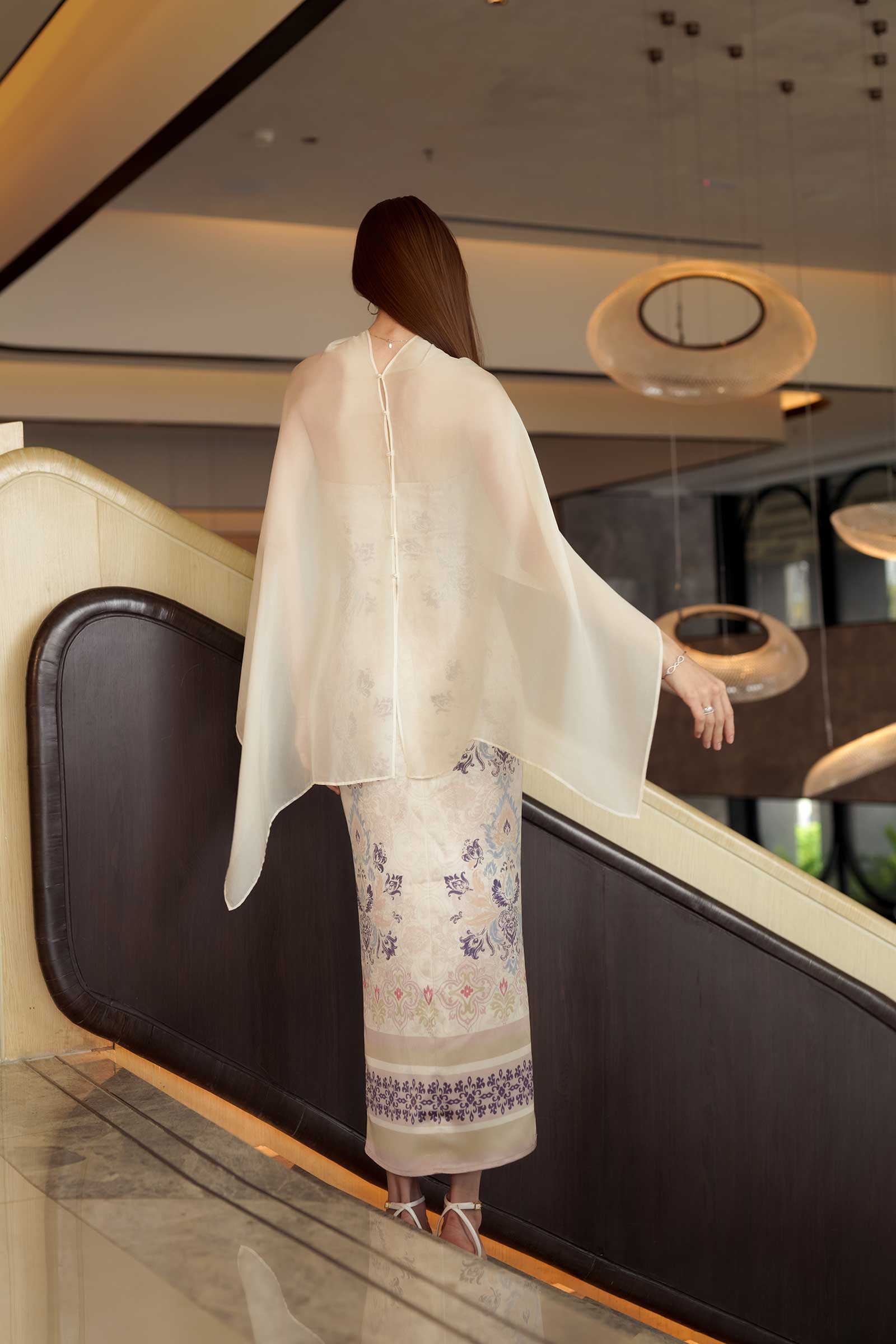 Elaris Multiway Silk Cape (Cream) (NON RETURNABLE)