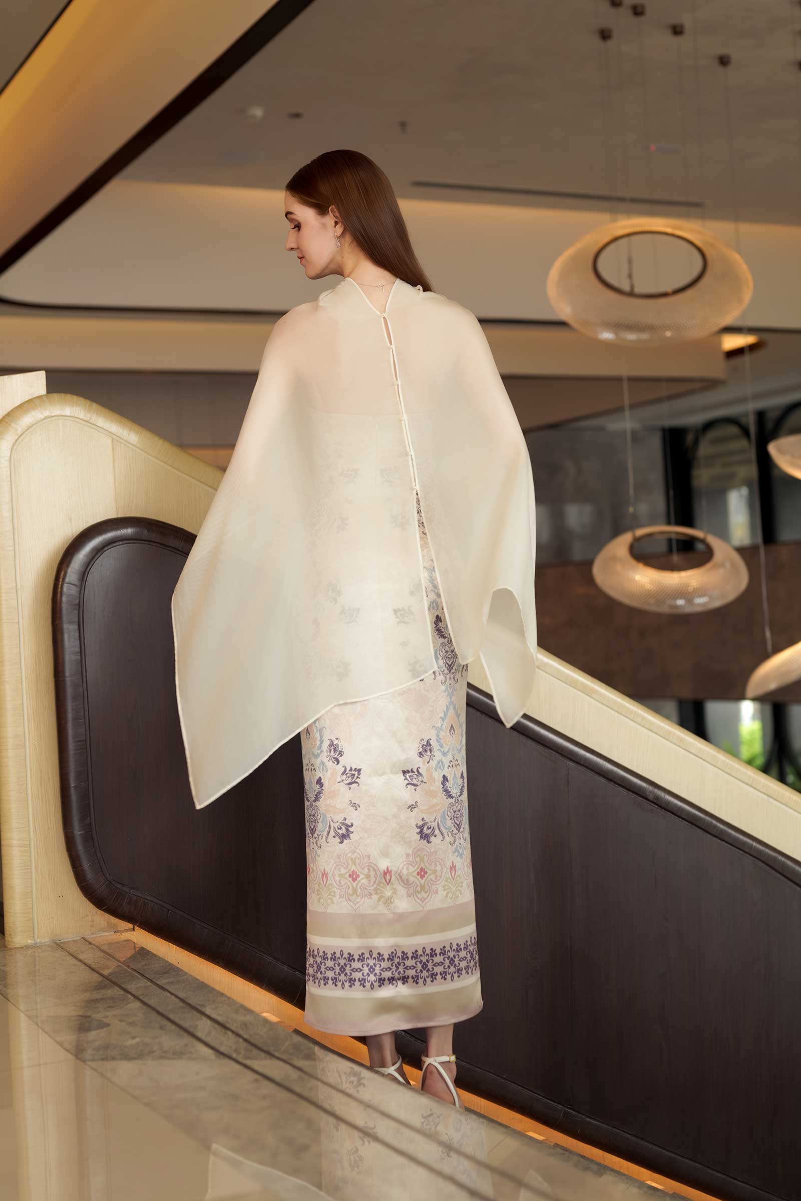 Elaris Multiway Silk Cape (Cream) (NON RETURNABLE)