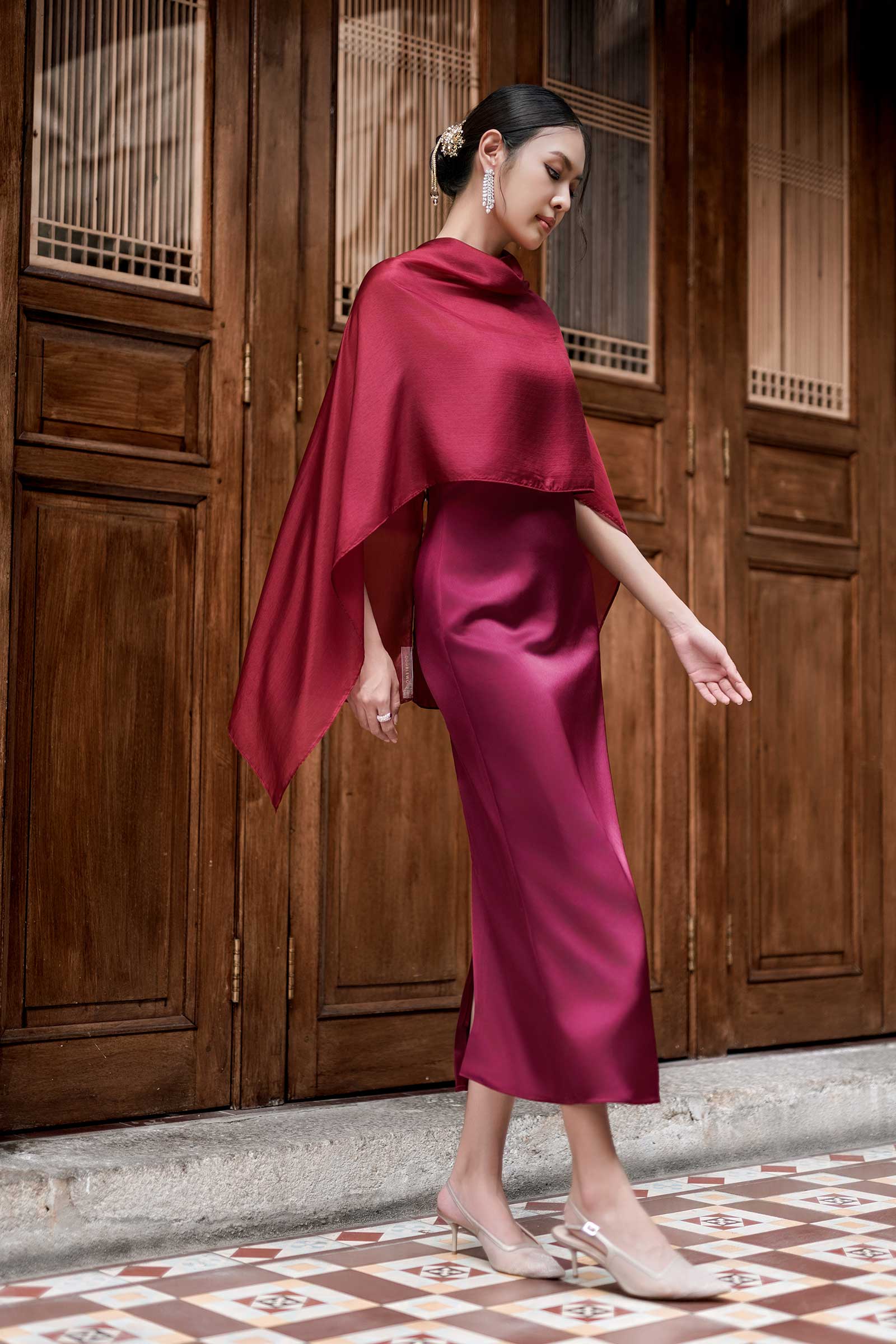 NEW Elaris Multiway Silk Cape (Red) (NON RETURNABLE)