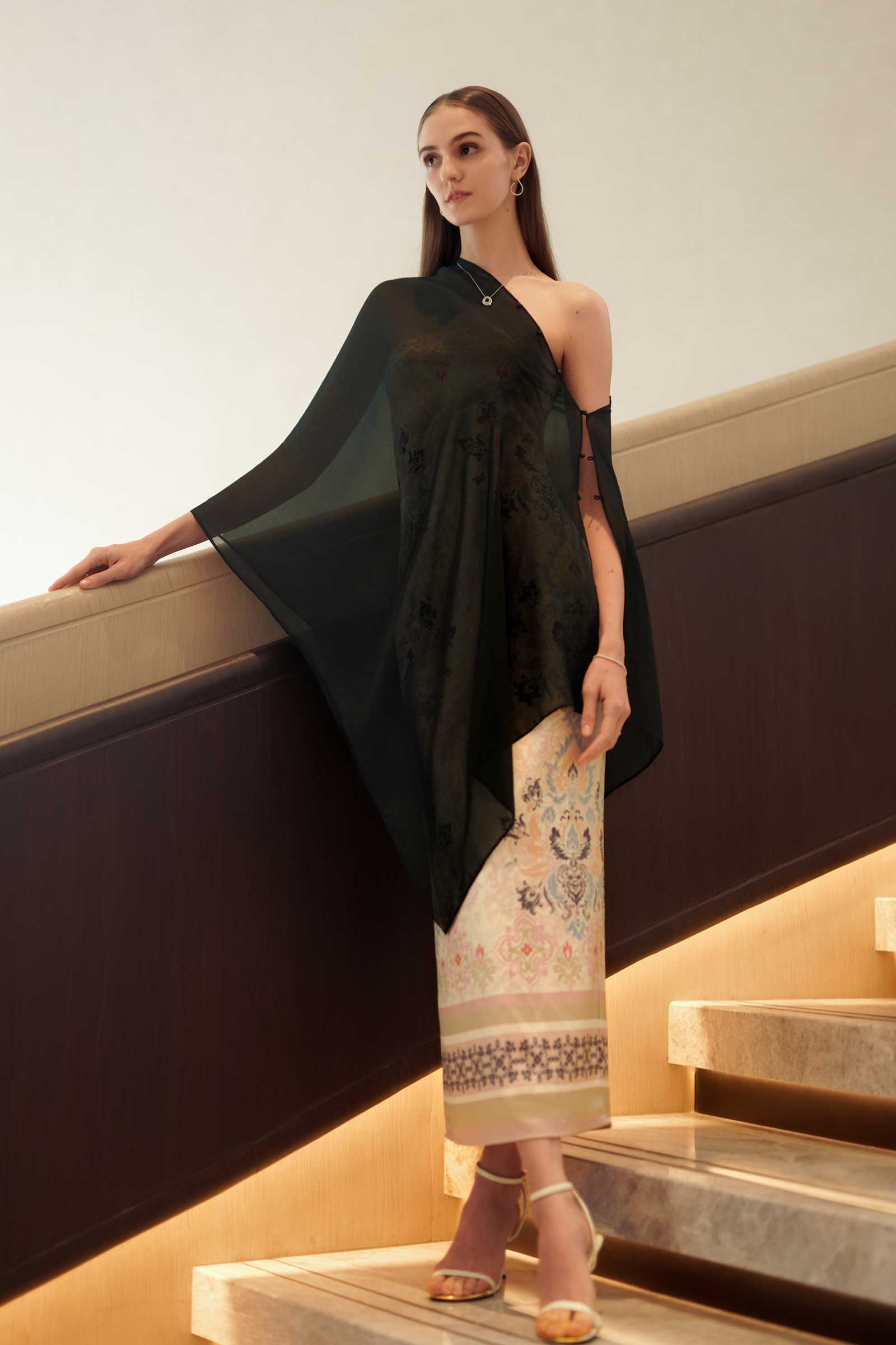 Elaris Multiway Silk Cape (Black) (NON RETURNABLE)