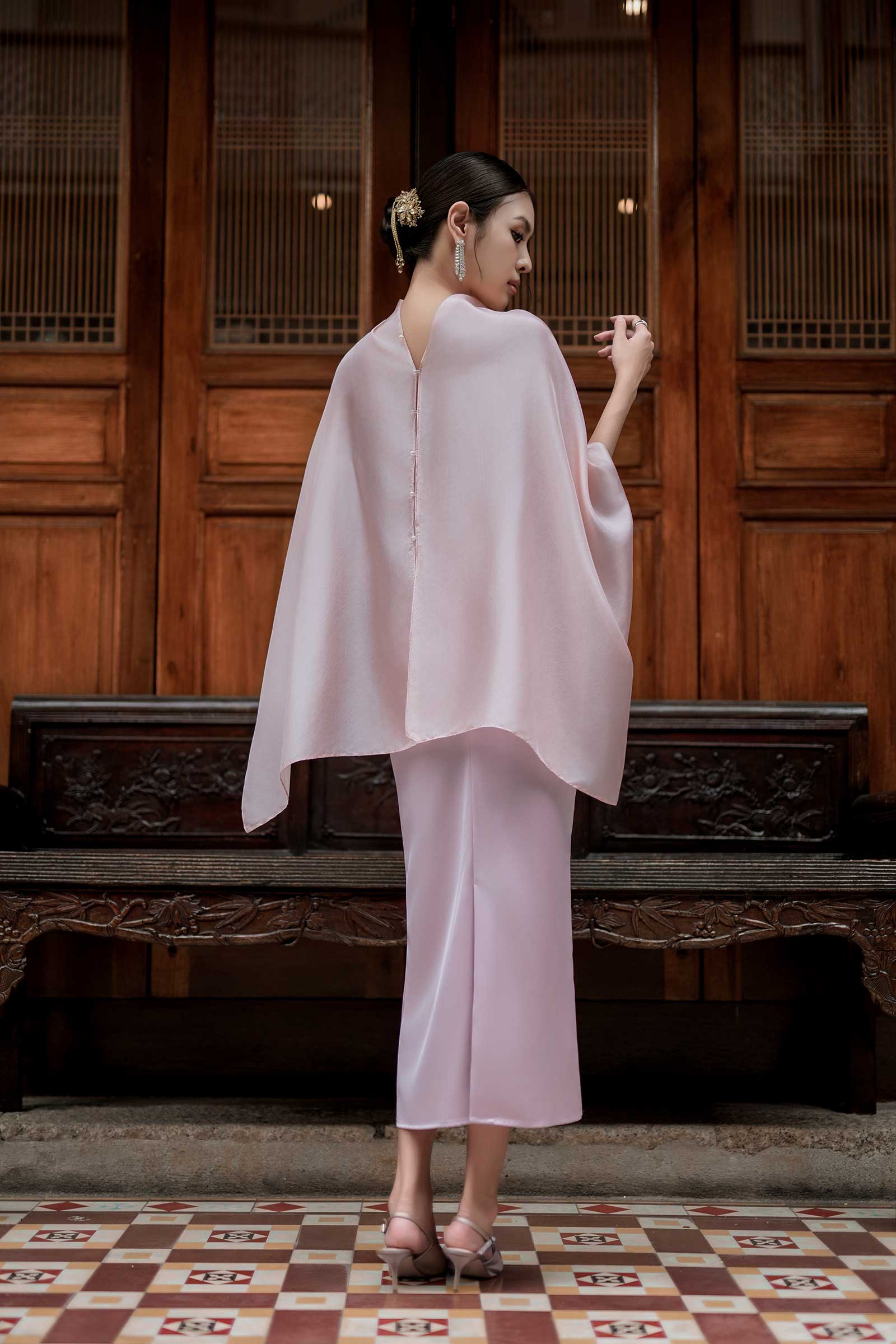 NEW Elaris Multiway Silk Cape (Pink) (NON RETURNABLE)