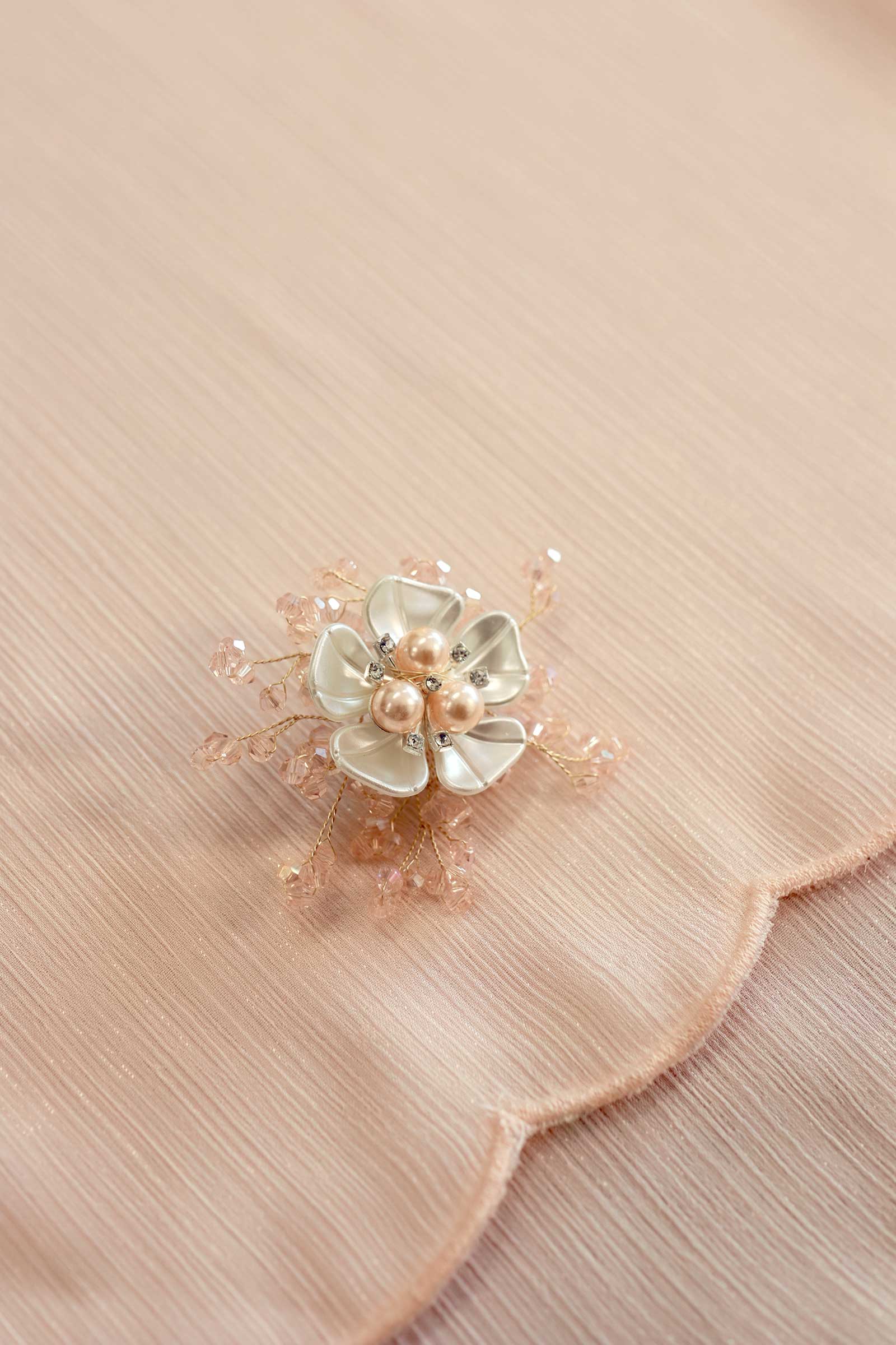 Enchanting Shawls with Brooch (Pink) (Non Returnable)