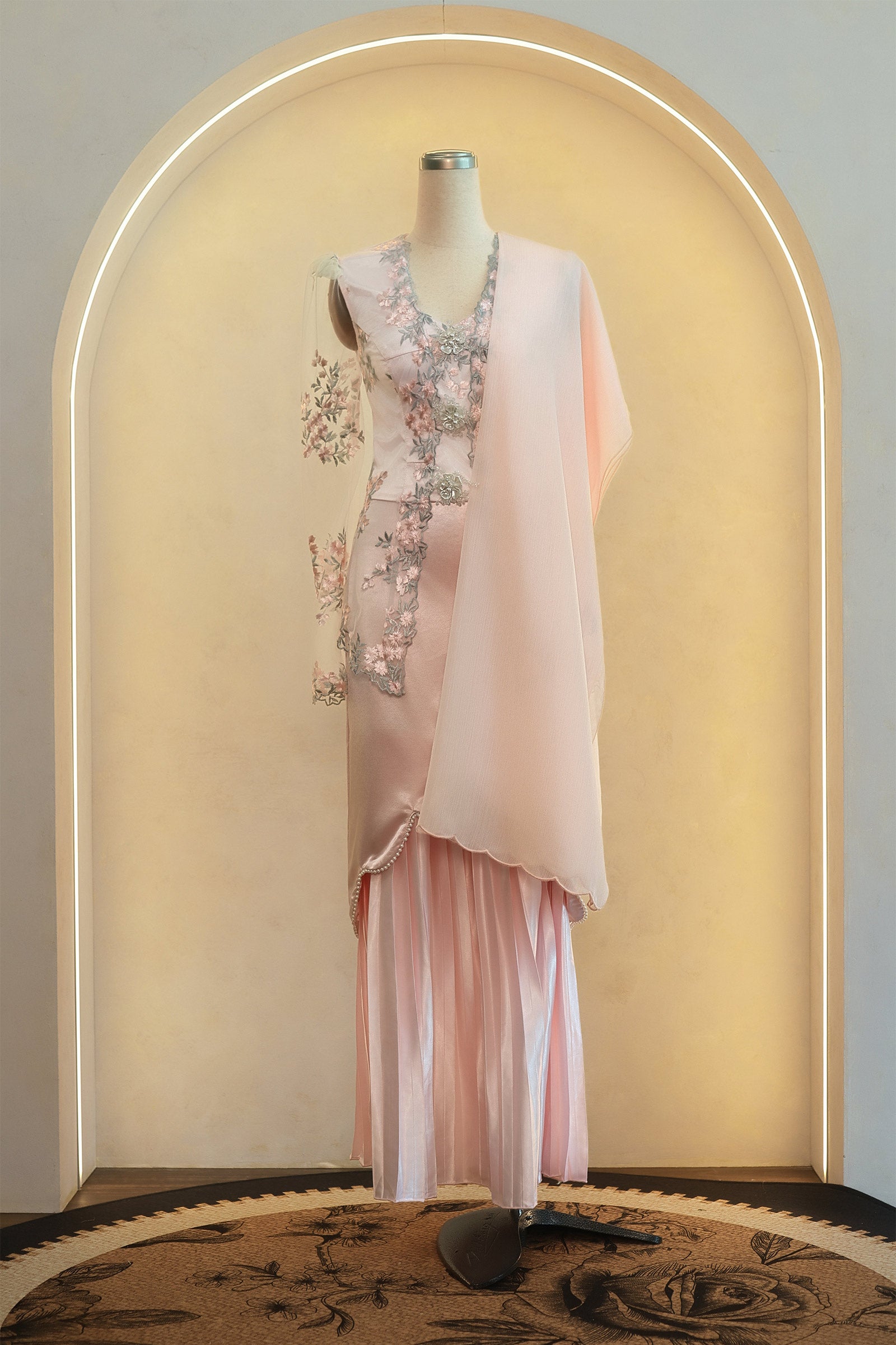 Enchanting Shawls with Brooch (Pink) (Non Returnable)
