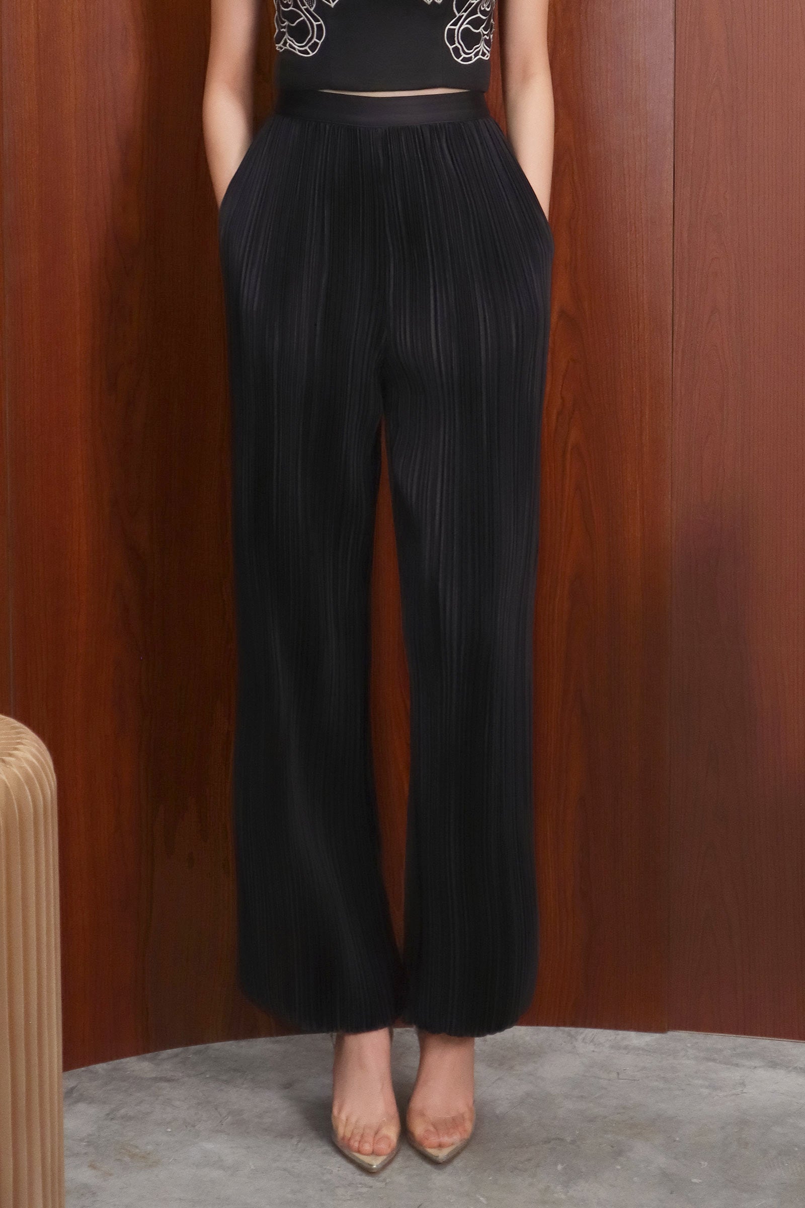 Darevz Plisse Bubble Pants (Black)