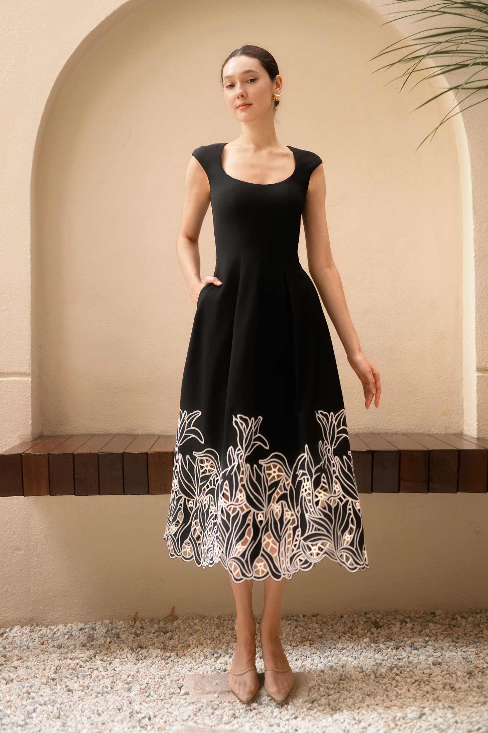 Delarose Padded Dress (Black)
