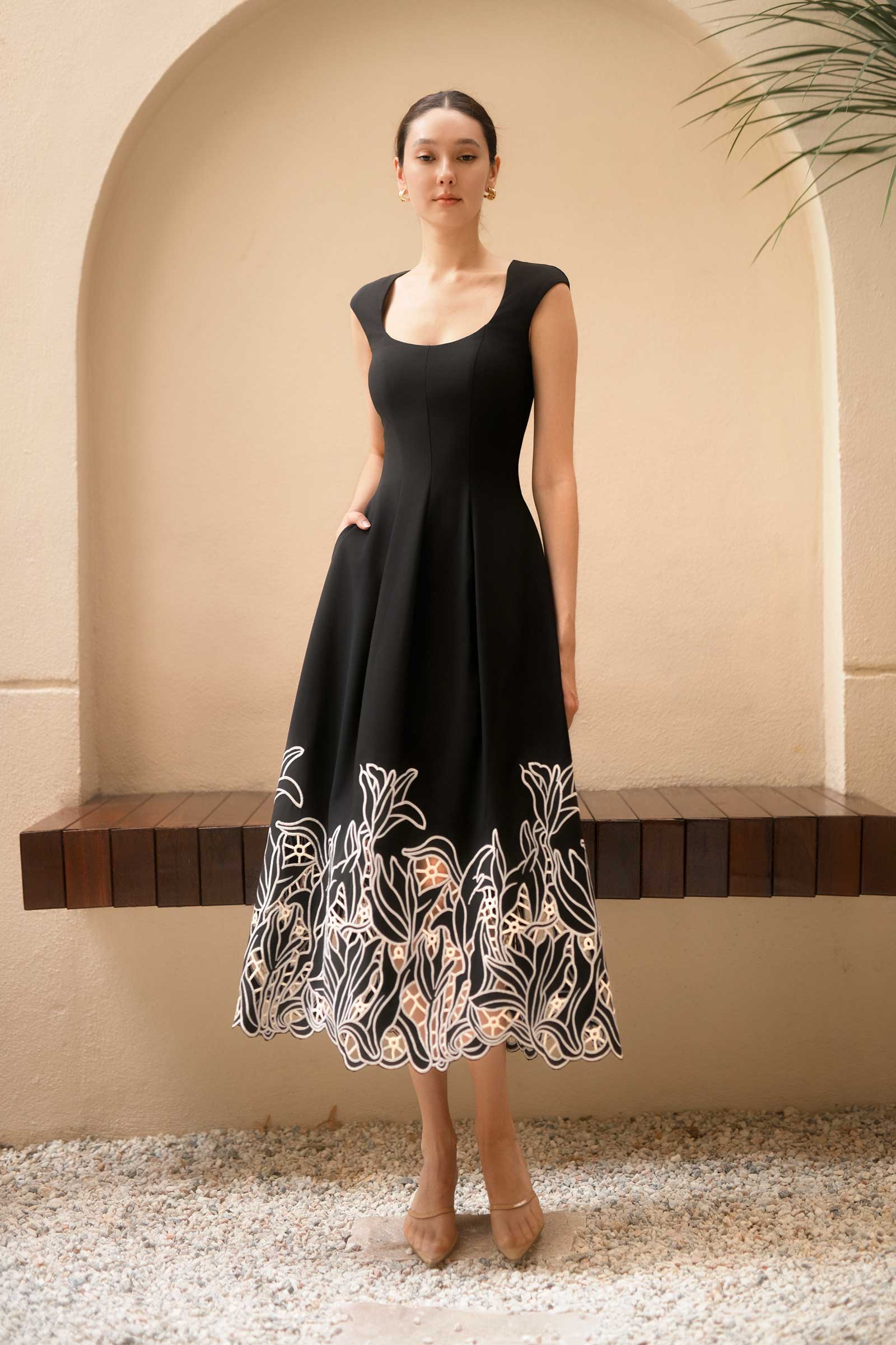 Delarose Padded Dress (Black)