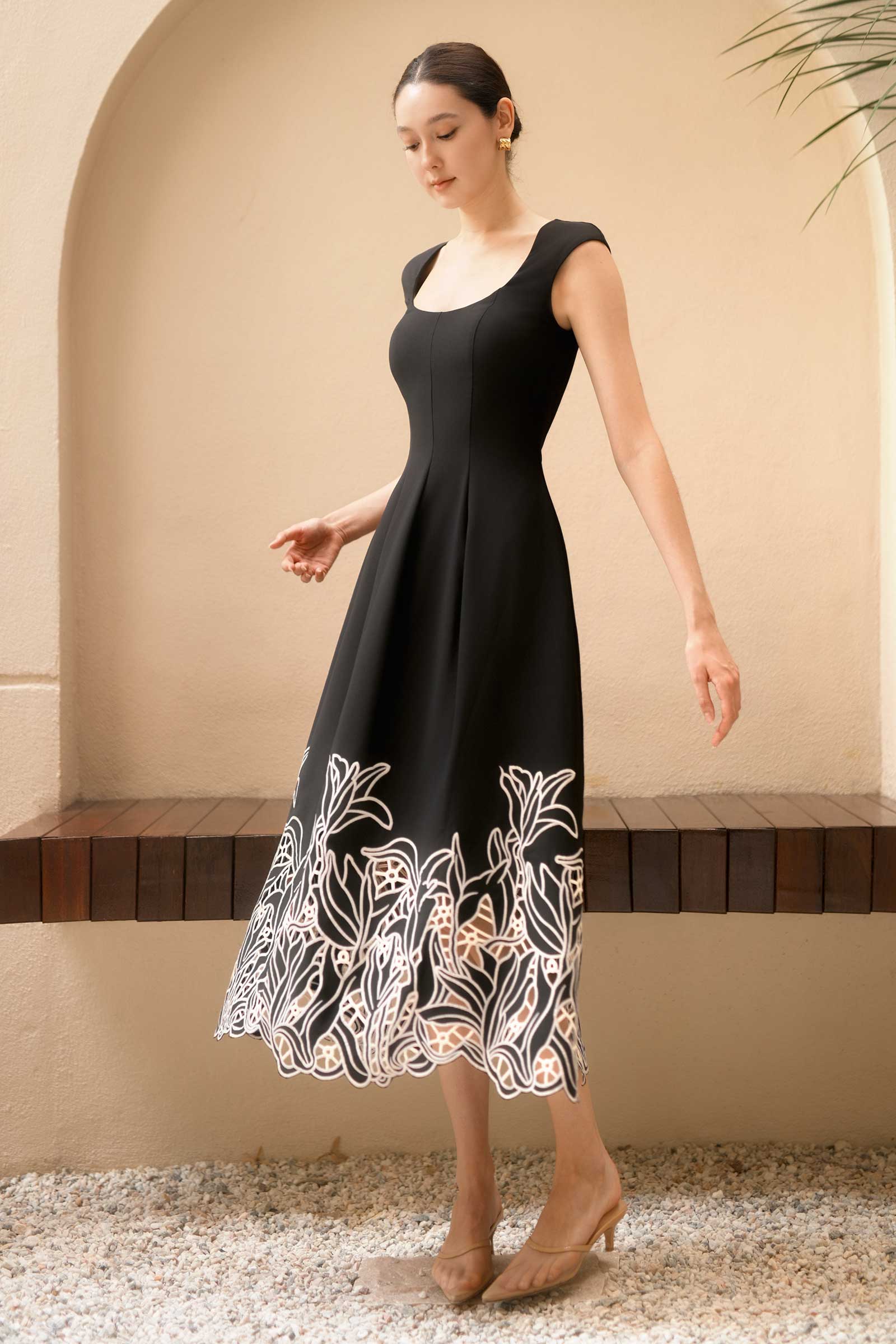Delarose Padded Dress (Black)