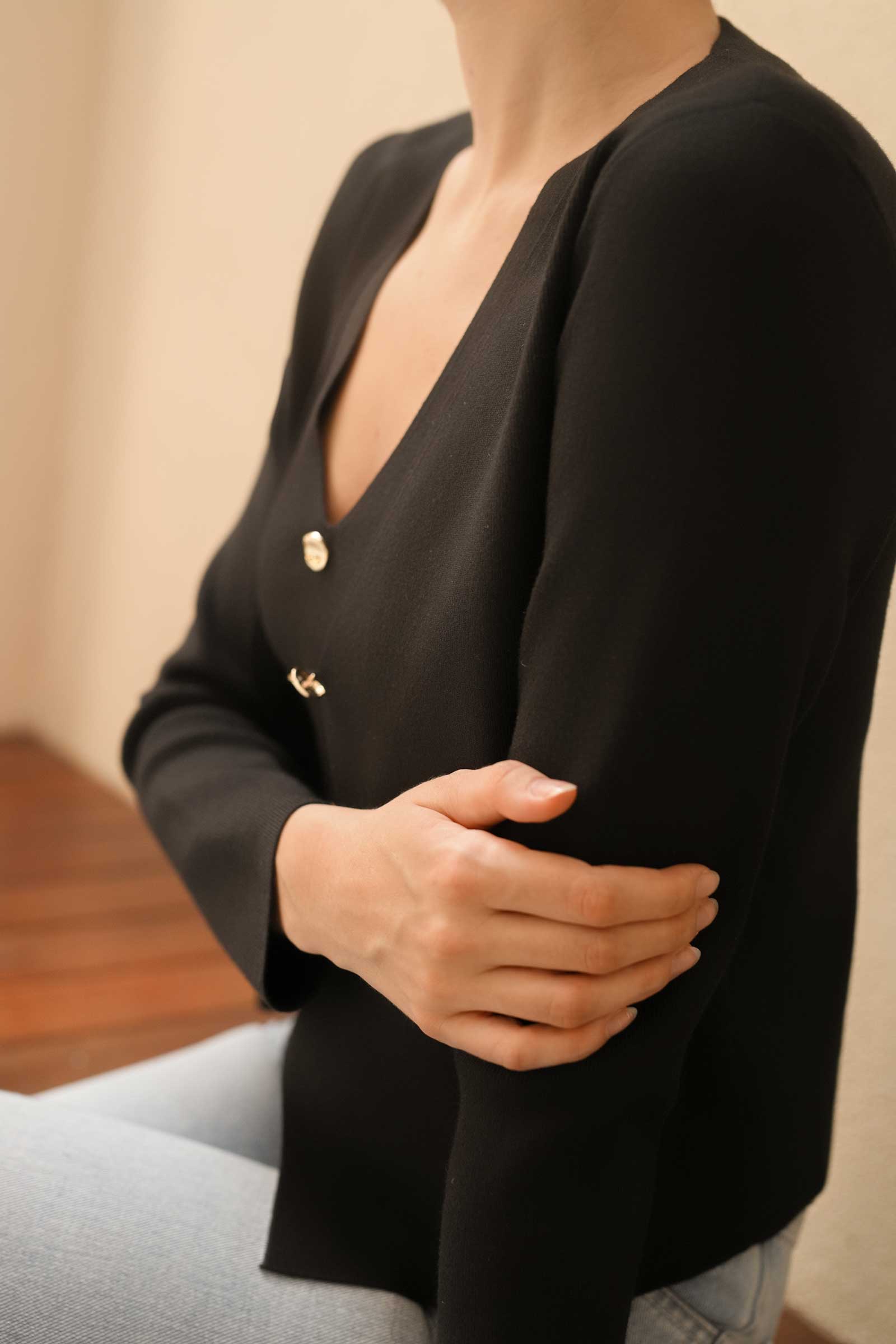 Dasiene Knit Cardigan (Black)