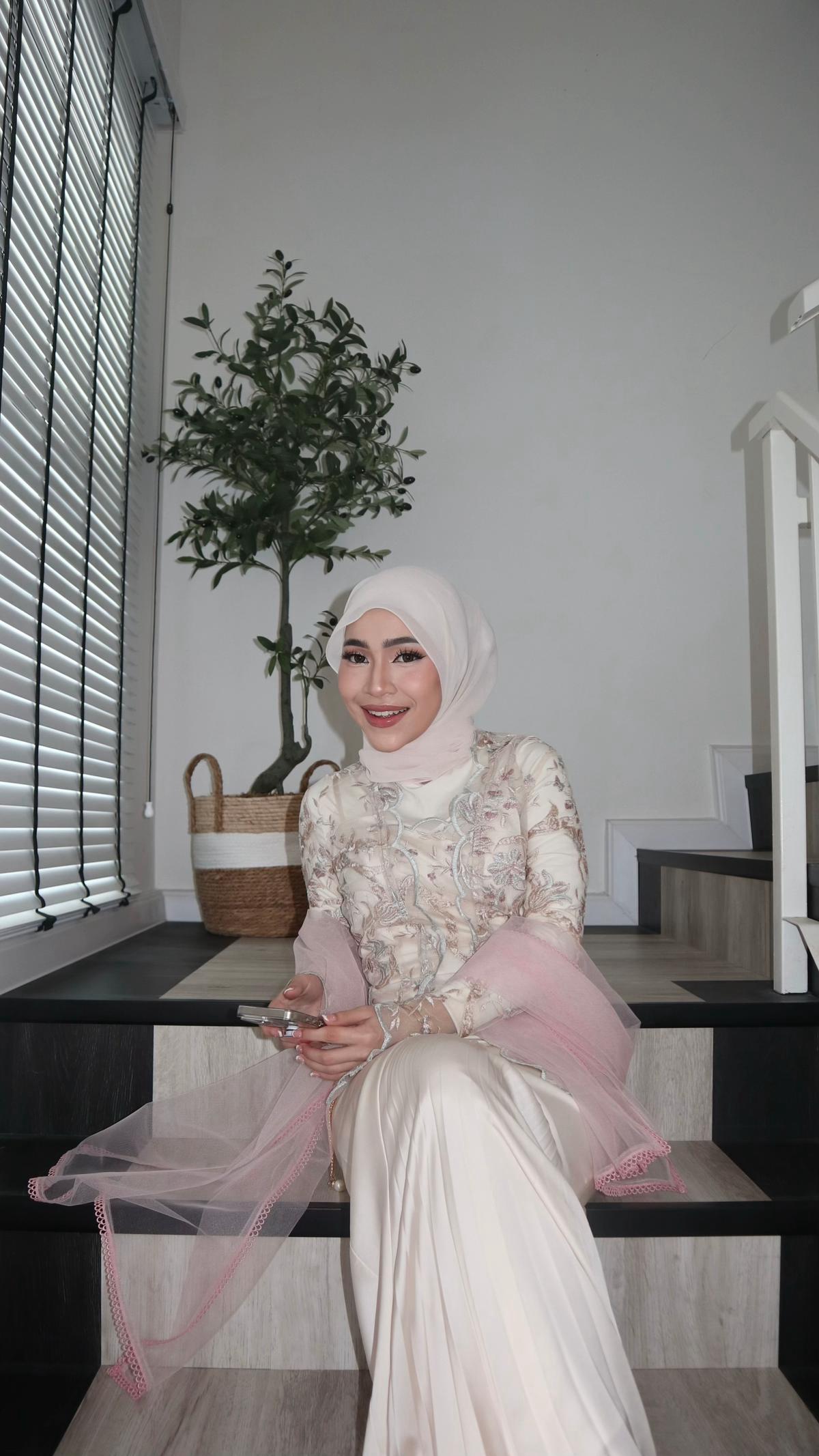 Dewi Kebaya Set