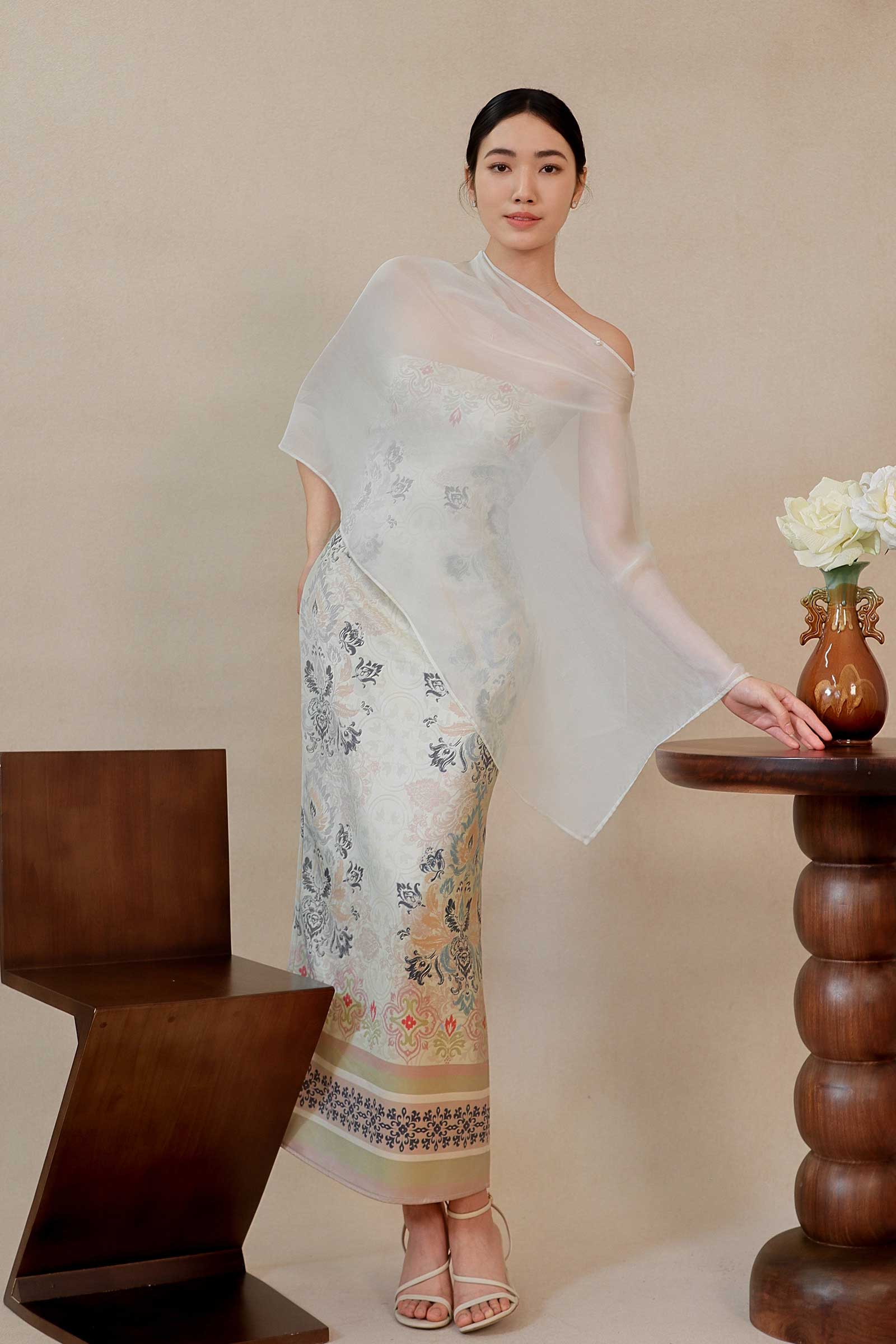 Elaris Multiway Silk Cape (Cream) (NON RETURNABLE)