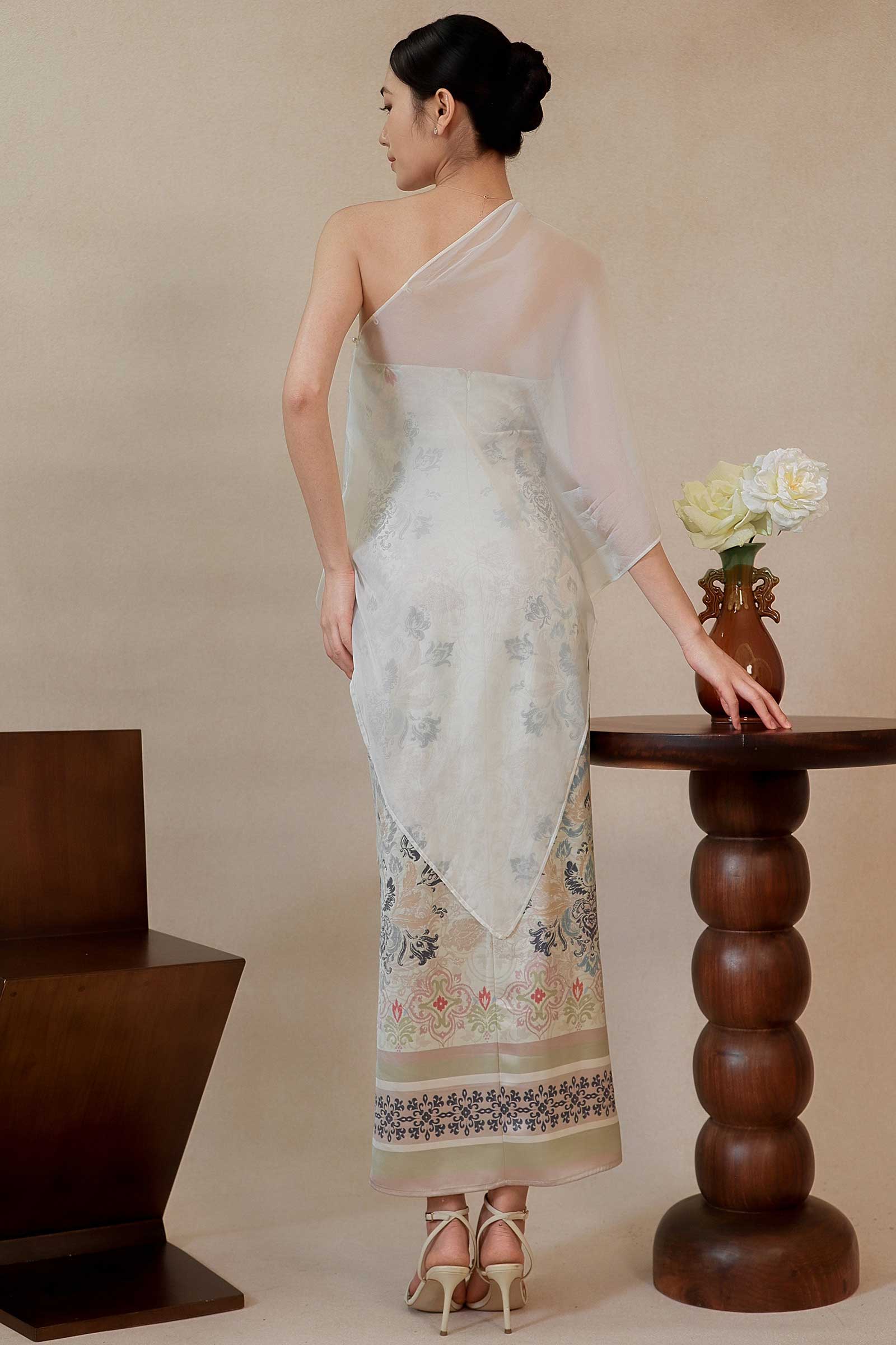 Elaris Multiway Silk Cape (Cream) (NON RETURNABLE)