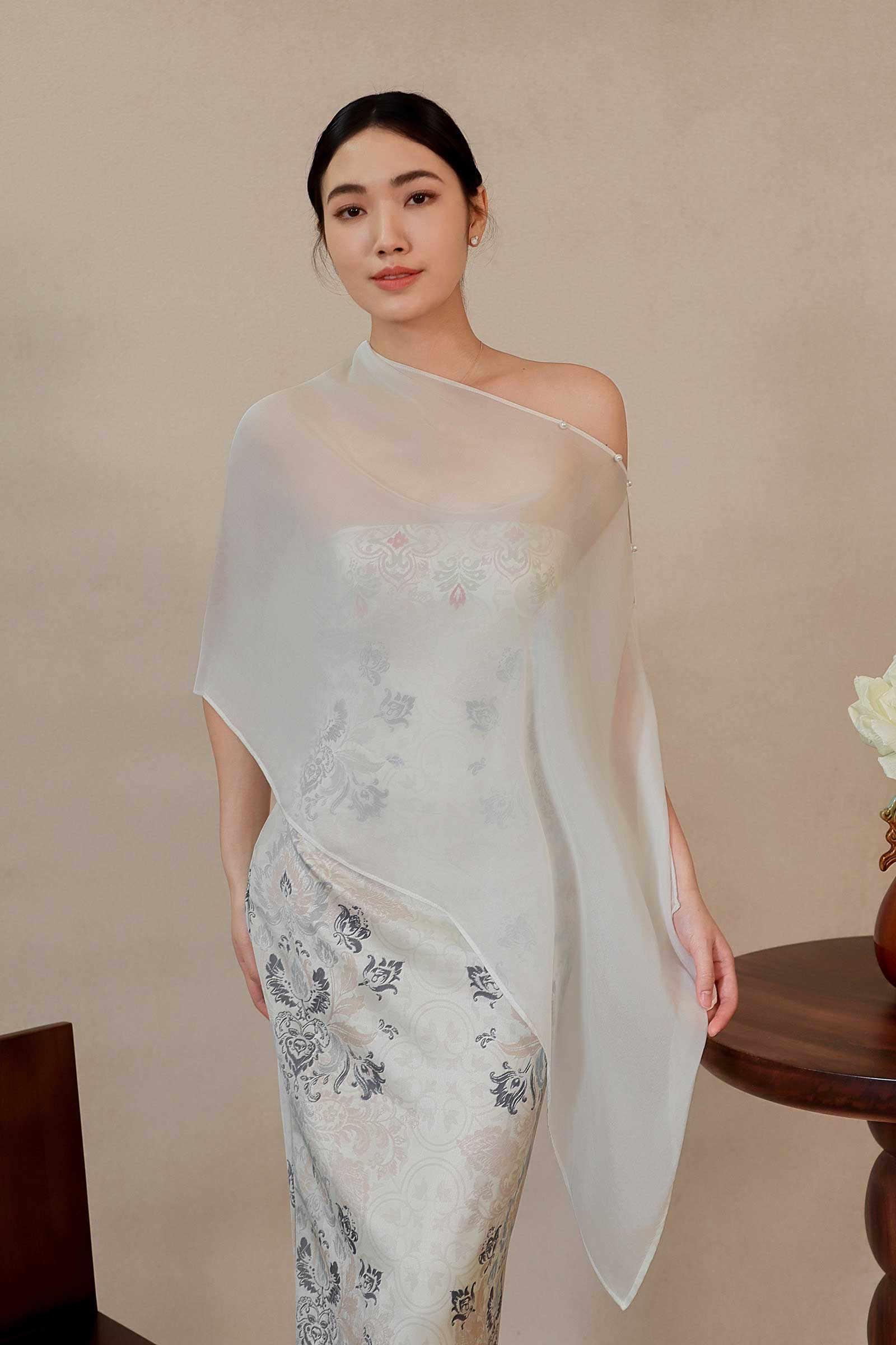 Elaris Multiway Silk Cape (Cream) (NON RETURNABLE)