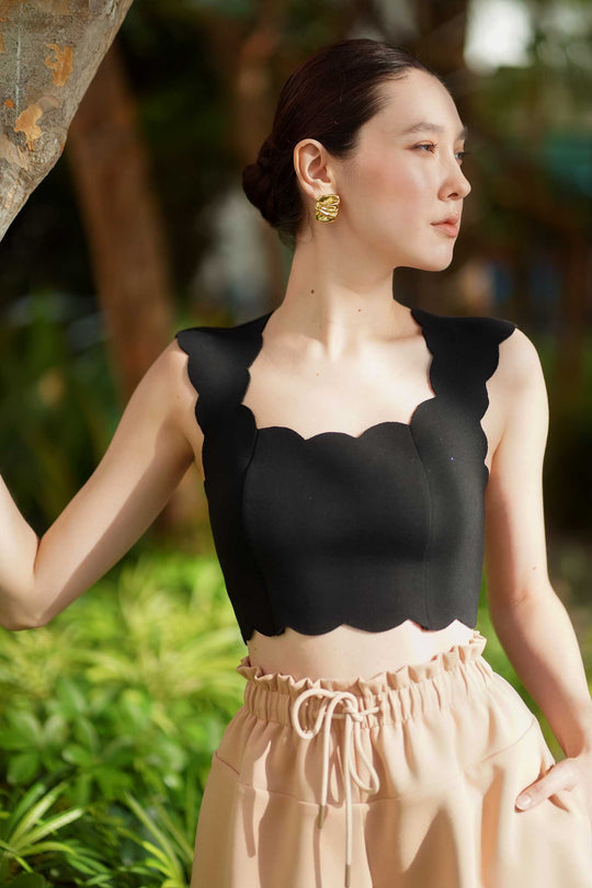 Devaya Scallop Top (Black)
