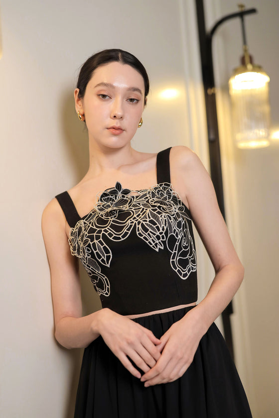 Dloriance Padded Embroidery Top (Black)