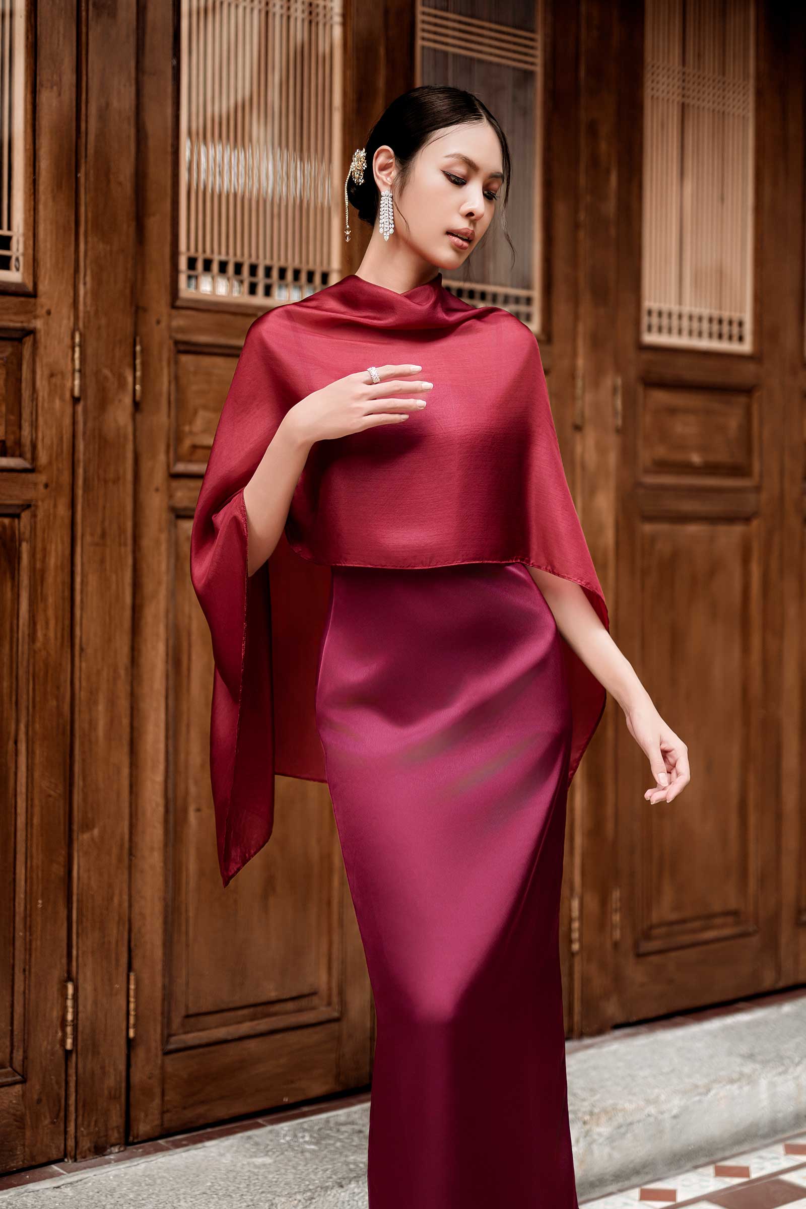 NEW Elaris Multiway Silk Cape (Red) (NON RETURNABLE)