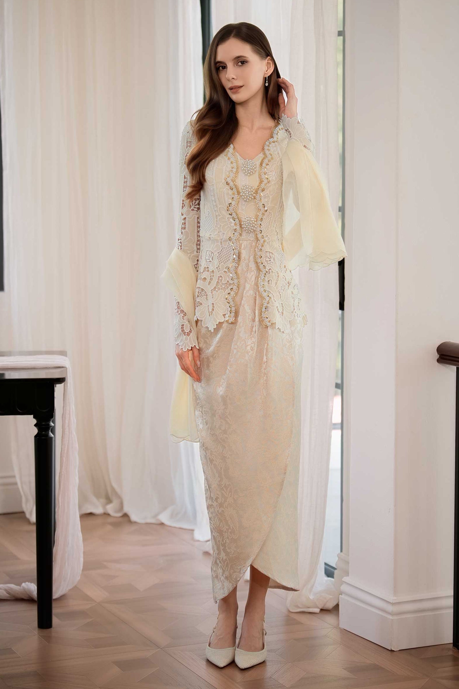 BACKORDER Seroja Kebaya Top (Cream)